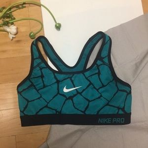 Nike pro sports bra
